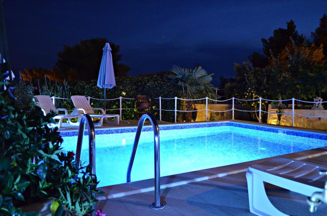 Apartments Villa Ra Жаборич Екстериор снимка