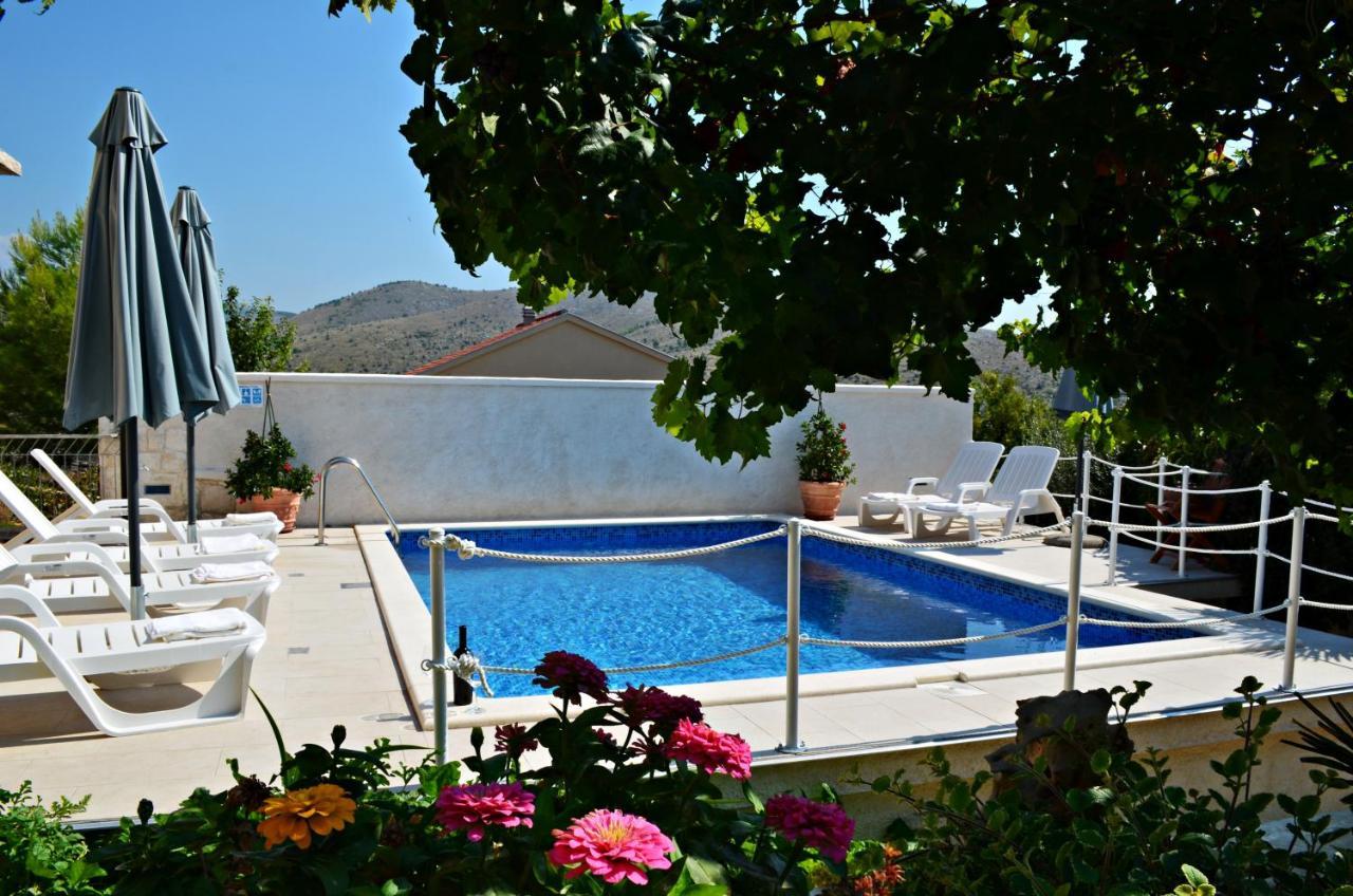 Apartments Villa Ra Жаборич Екстериор снимка