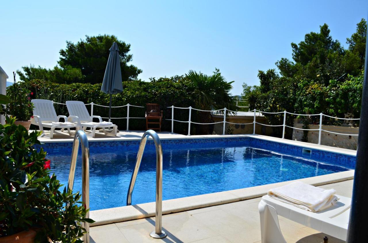 Apartments Villa Ra Жаборич Екстериор снимка